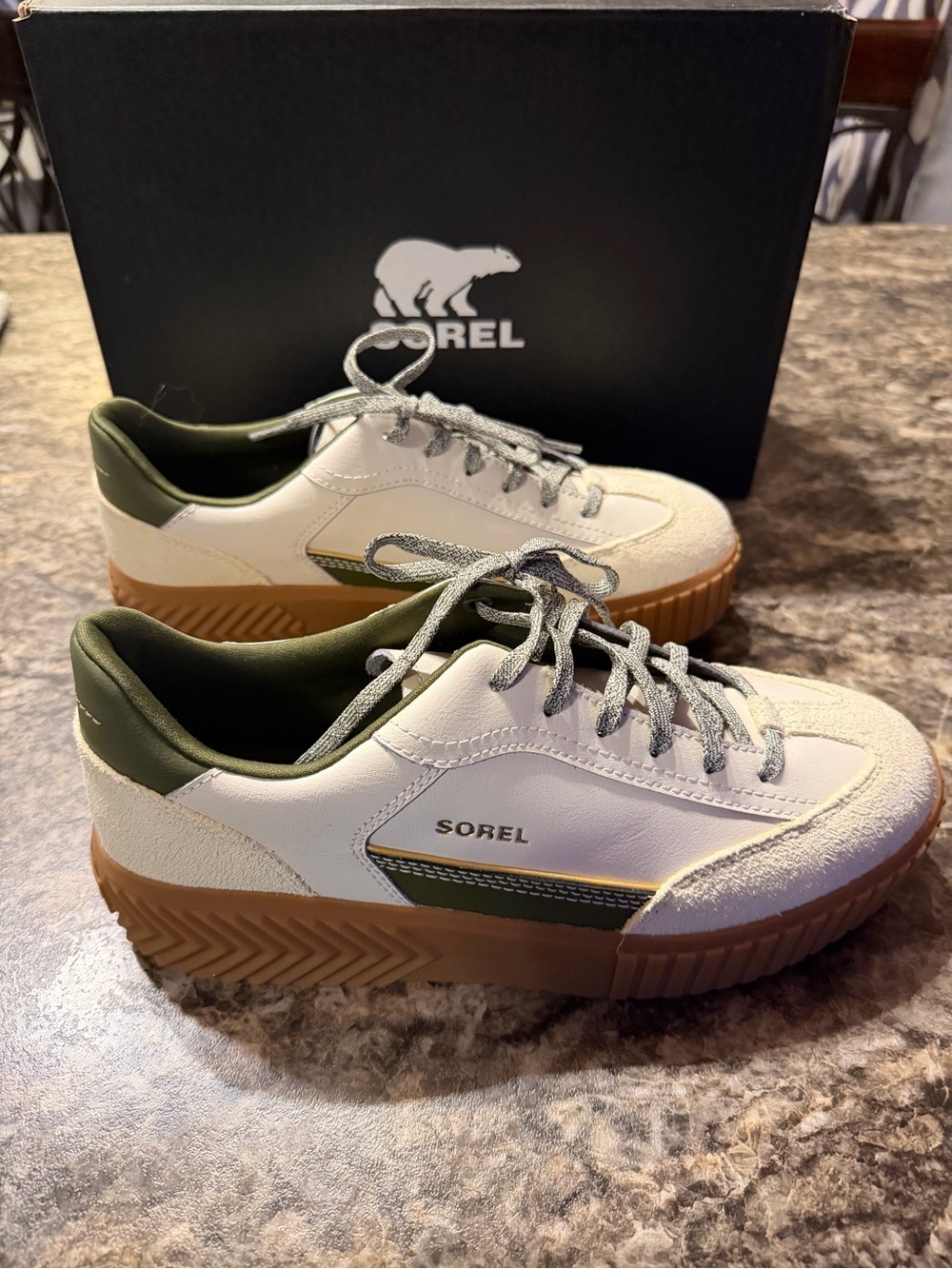Sorel White, Olive & Gum Low-Top women’s Sneakers